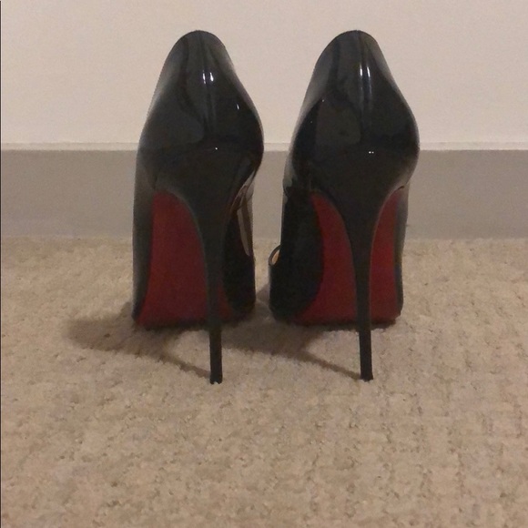 Christian Louboutin “So Kate” - Picture 2 of 2